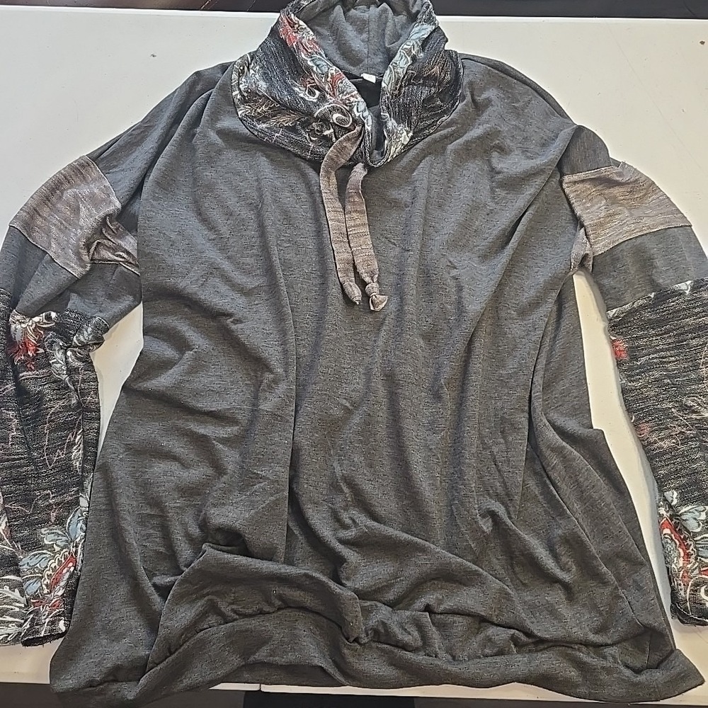 Mai Soli Cowl Neck‎ Long Sleeve Size 3XL 3X Women's Gray Floral Boho Oversized